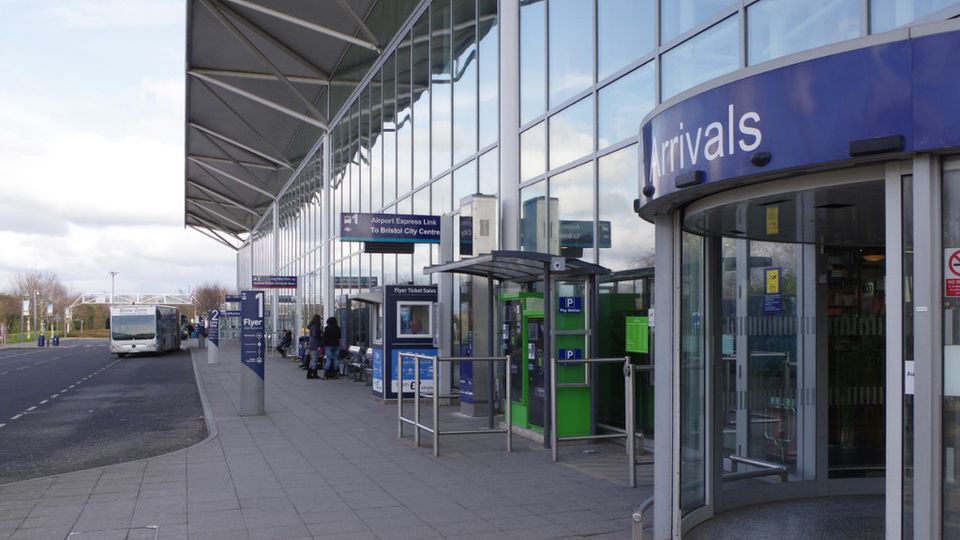 Bristol Airport Drop Off Car Park hellorayo.co.uk